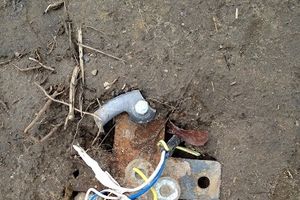  Вандалы повалили светильники на набережной Псковы (фото)