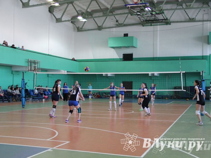 В Великих Луках прошли международные соревнования по волейболу (фото)