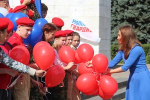 Великолучане отмечают День флага (ФОТО)