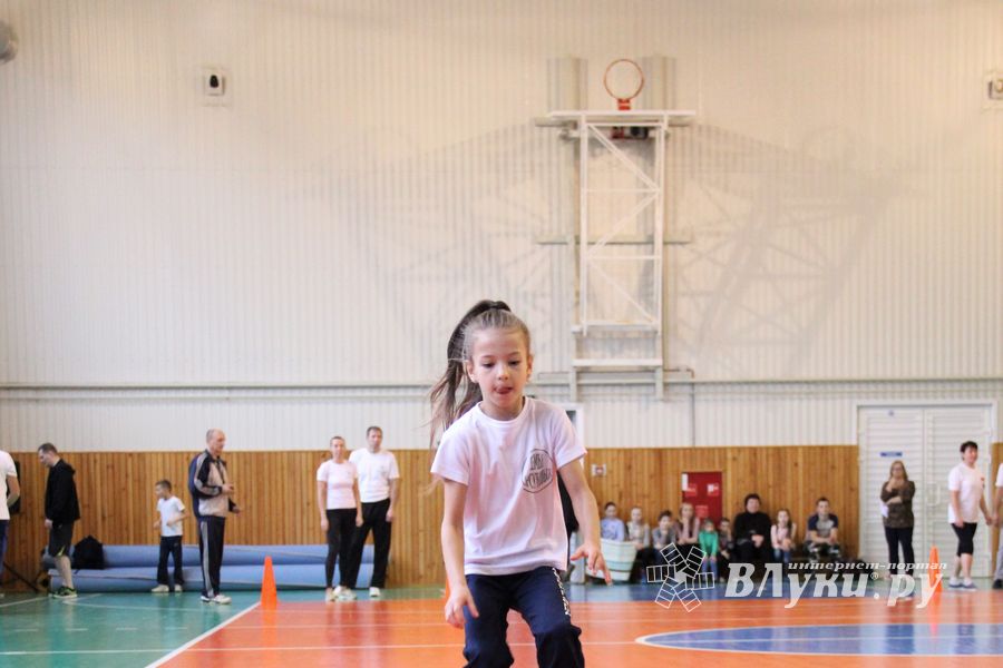 Великолучане одержали победу в зональном этапе «Папа, мама, я – спортивная семья» (ФОТО)