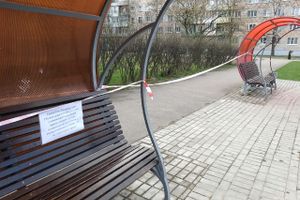 В Великих Луках перекрыли детские площадки (ФОТО)