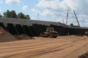 В Великих Луках на путепроводе завершена надвижка левого пролета (ФОТО)