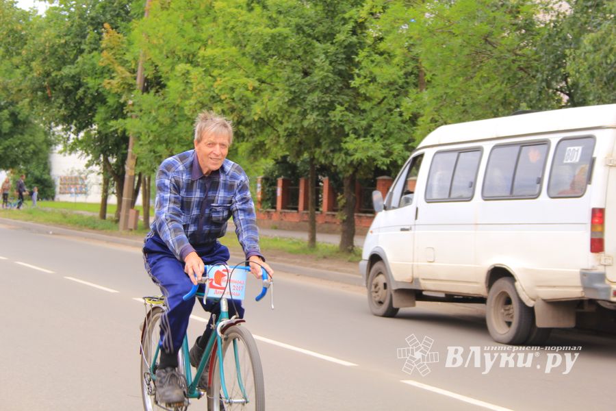 В Великих Луках прошёл Велопарад (ФОТО)