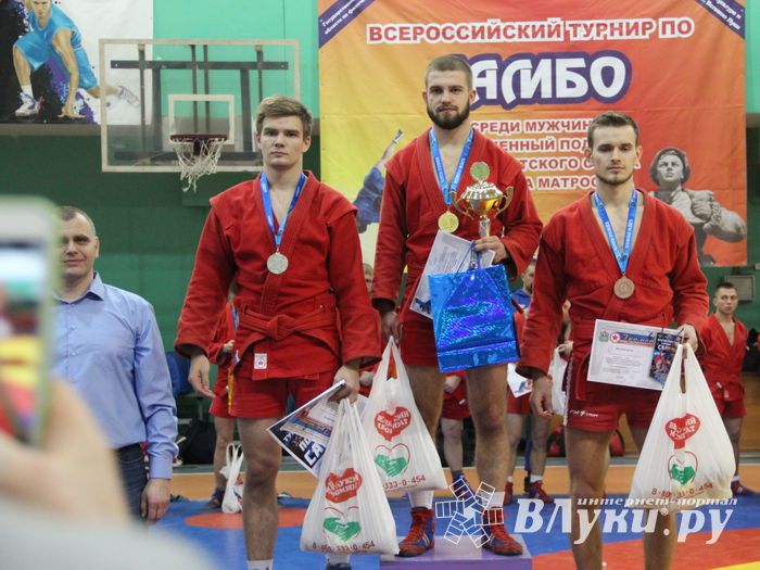 Самбисты поборолись на крупном турнире в Великих Луках (ФОТО)