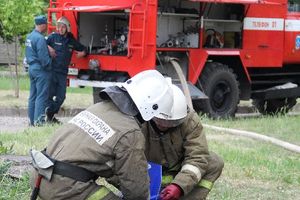 В Великих Луках прошли областные соревнования среди пожарных по спасению пострадавших