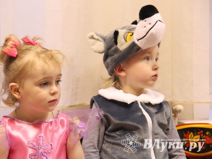 Новогодние утренники в Великих Луках продолжаются (ФОТО)