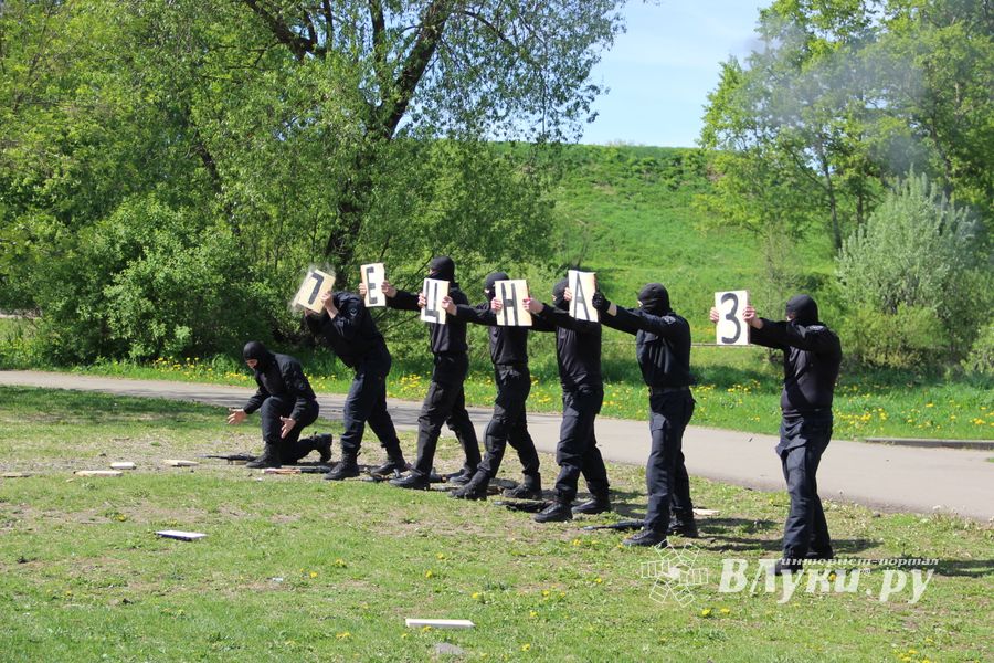 Спецназ «разгромил» на Дятлинке «банду»