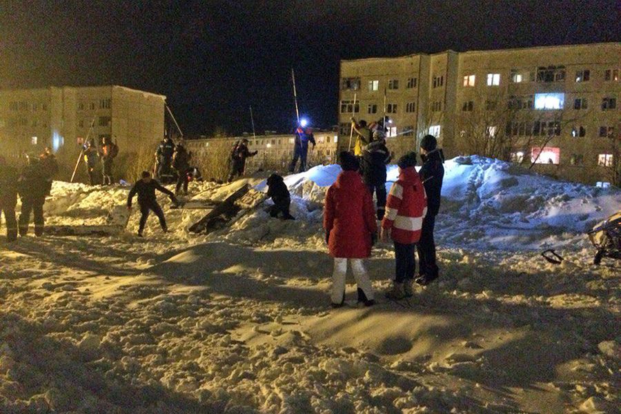 Последствия схода лавины в Мурманской области (фото)