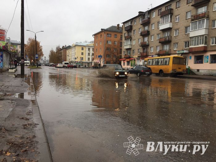 Великие Луки поплыли (ФОТО + ВИДЕО)