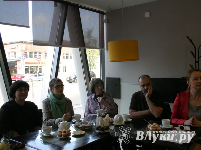 Великолукские школьники посетили "Литературное кафе"