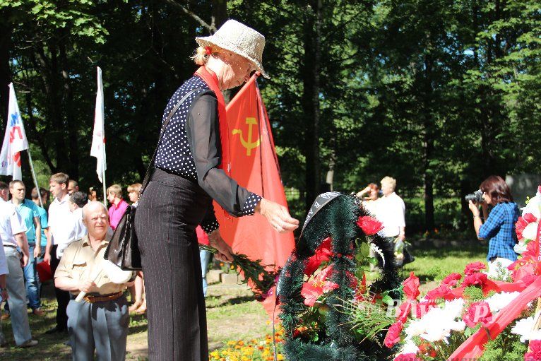 В Великих Луках прошел День памяти и скорби
