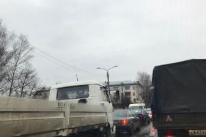 В Великих Луках на Ленина-Дьяконова перекрыли дорогу — город встал (ФОТО)