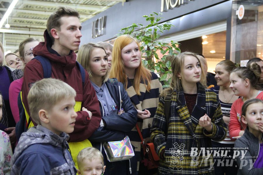 В ТЦ «Апельсин» прошла весенняя ночь распродаж