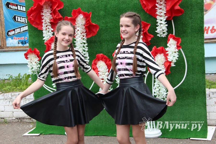 В Великих Луках чествовали близнецов (ФОТО)