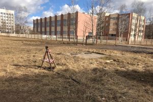 Великолучане обеспокоены появлением опасной дыры возле школы № 13 (ФОТО)