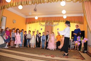 Дети поздравили мам с 8 марта (фото и видео)