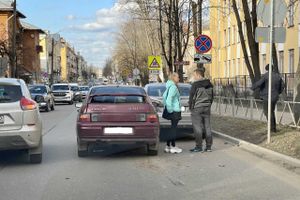 На Зверева заьруднено движение транспорта (ФОТО)