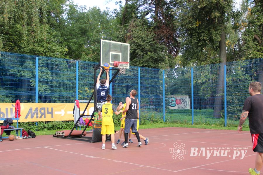 В Великих Луках прошли региональные соревнования «Оранжевый мяч» (ФОТО)