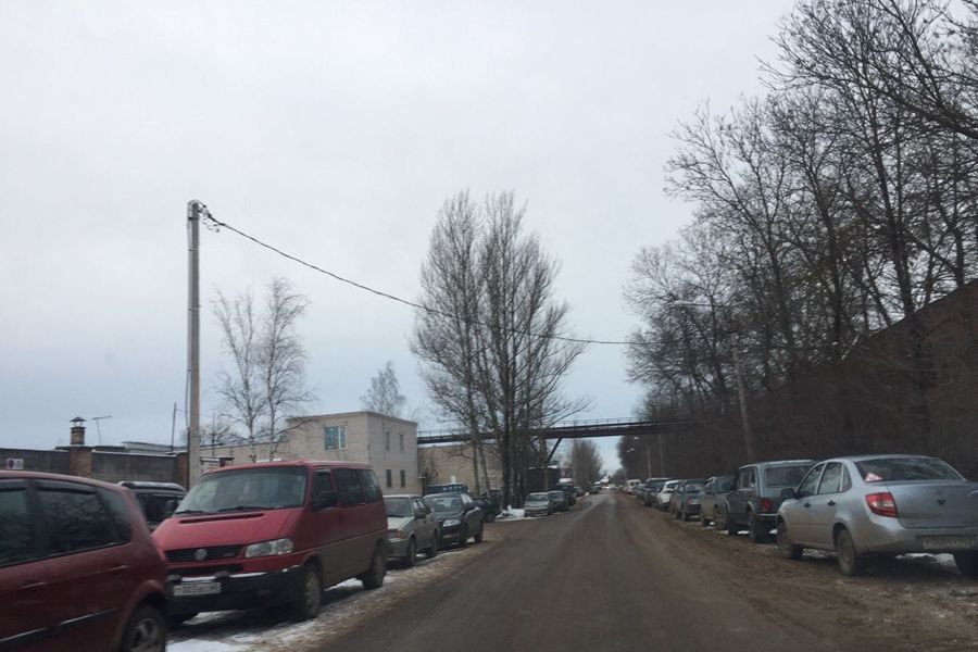 Жители ул. Малышева и Литейной просят губернатора разобраться с «заставленностью» дороги (ФОТО)