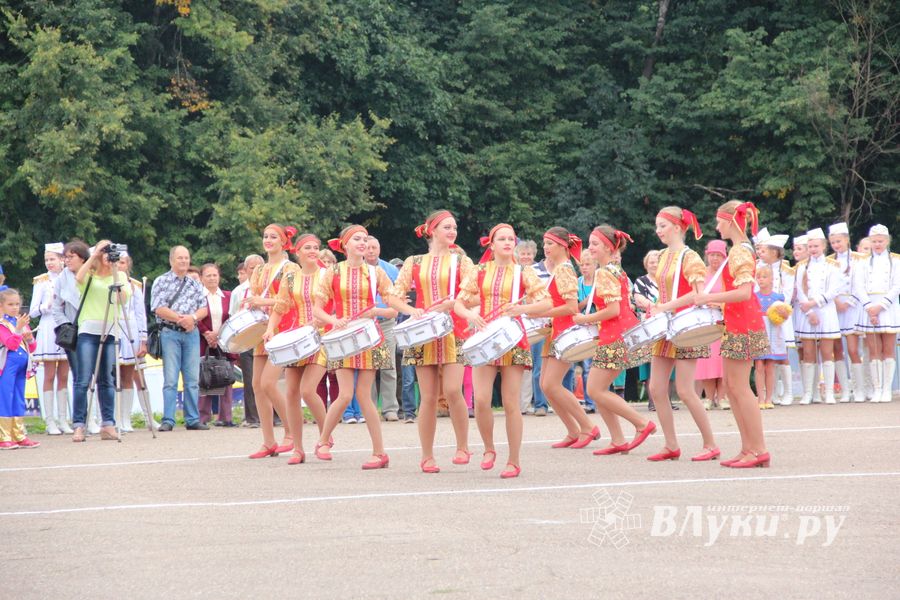 В Великих Луках проходит ​Международный фестиваль-конкурс среди мажореток и барабанщиц (ФОТО)