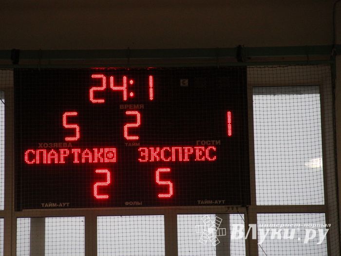 В Великих Луках продолжается Первенство города по мини-футболу (фото)