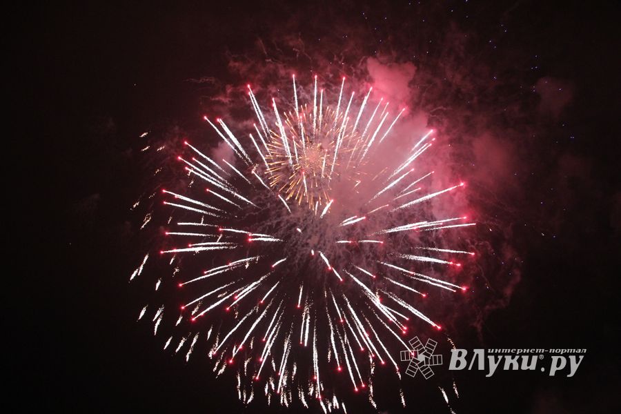 Великие Луки к встрече Нового года готовы (ФОТО)