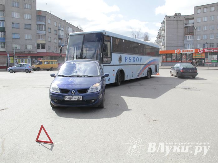 В Великих Луках произошло ДТП (фото)