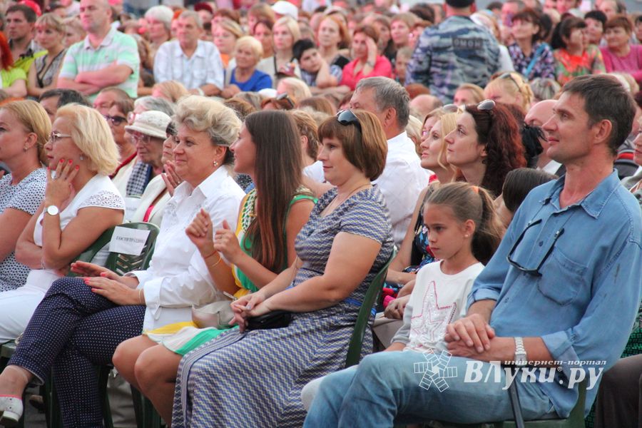 Людмила Чурсина и Пелагея поздравили Великие Луки с 850-летием (ФОТО)