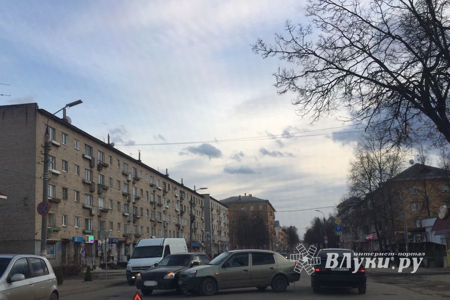 ДТП на Октябрьском (ФОТО)