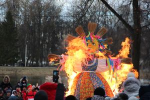 Масленичные гуляния прошли в Великих Луках (ФОТО)