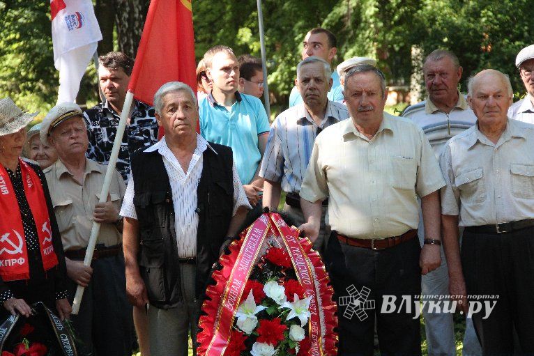 В Великих Луках прошел День памяти и скорби