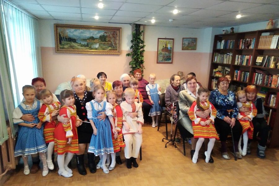 Воспитанники Детского сада №16 совместно с воспитателями устроили праздник «Доброты и уважения» (ФОТО)