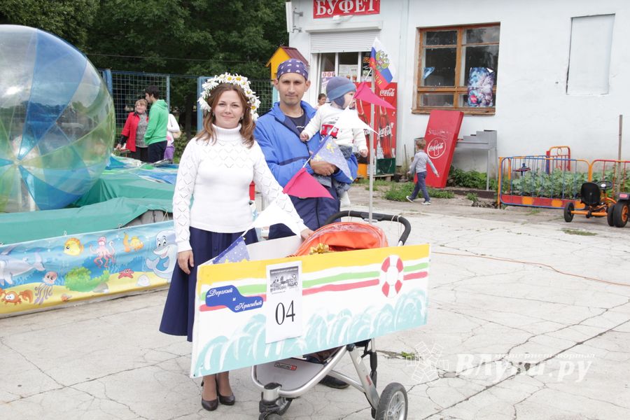 «Парад детских колясок» в День семьи, любви и верности (ФОТО)