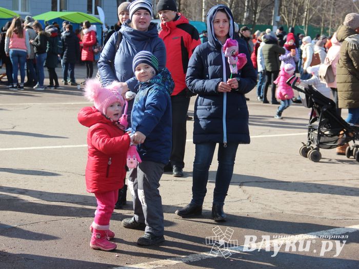 В Великих Луках широко отметили Масленицу (ФОТО)