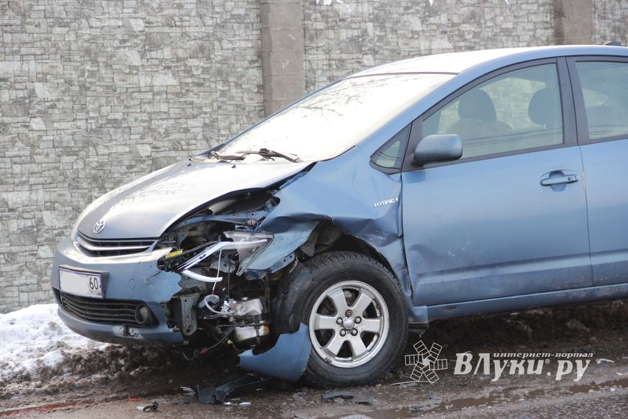 Гололед спровоцировал ДТП на улице Горицкой (ФОТО)