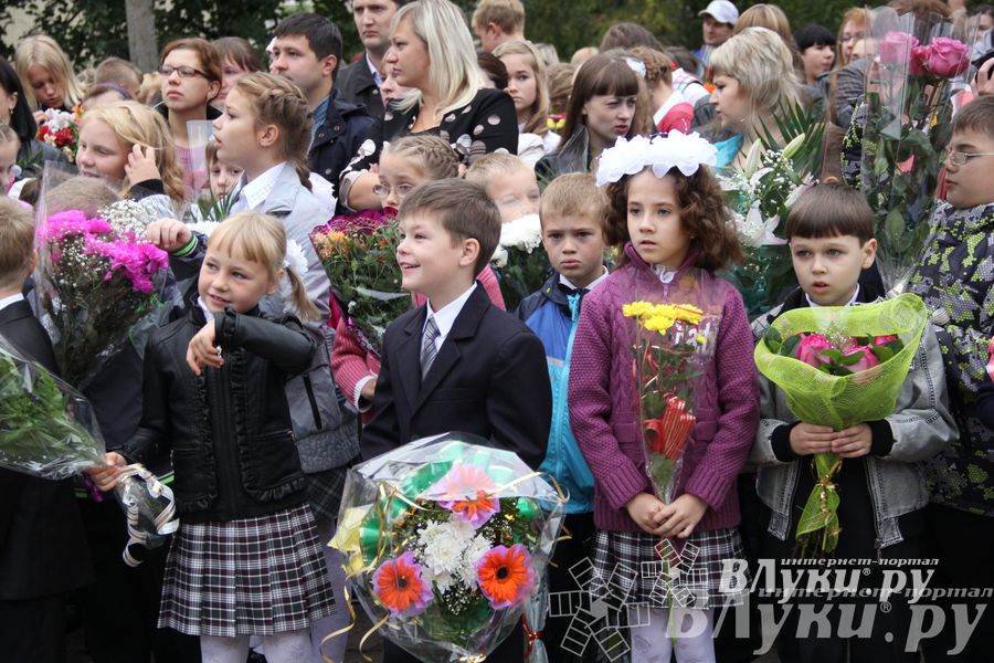 Школы города отметили 1 сентября (фото)