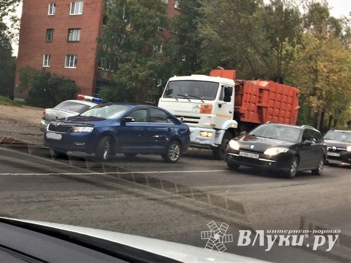 На улице Ботвина в Великих Луках произошло ДТП (ФОТО)