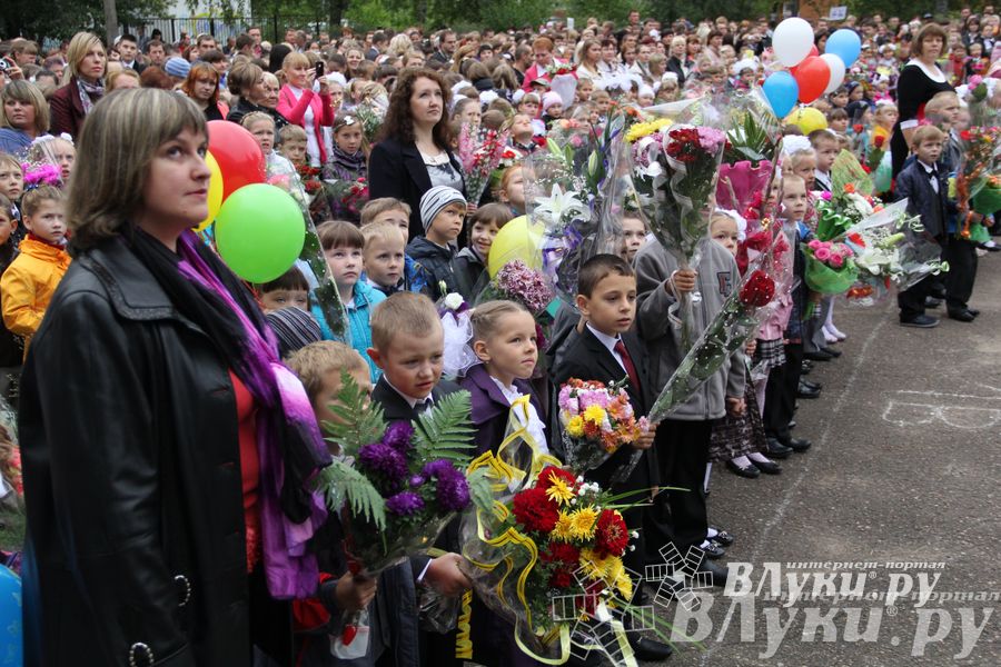 Школы города отметили 1 сентября (фото)