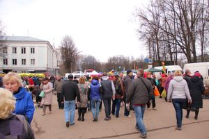 В Великих Луках проходит Весенняя ярмарка