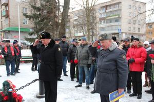 Великолучане почтили память героев-десантников