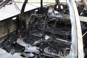 В Великих Луках полностью выгорела Ауди 100 (фото)