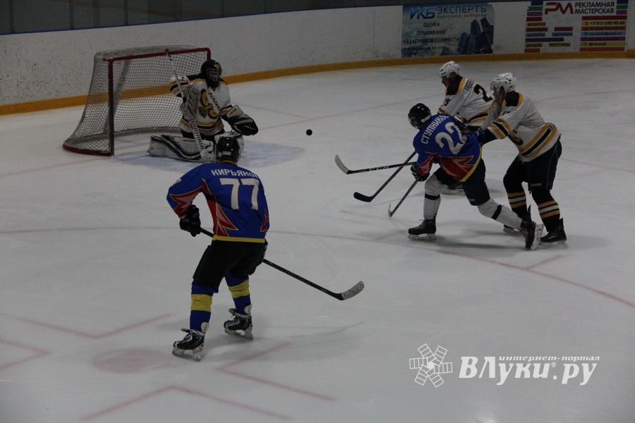 Великолукские хоккеисты одержали победу на домашнем льду (ФОТО)