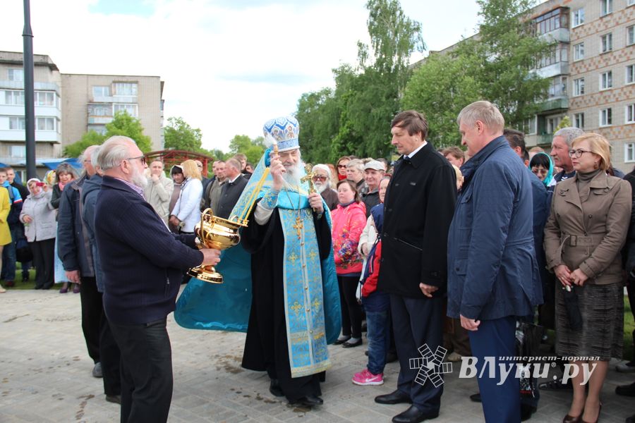 Новую часовню Покрова Богоматери освятили сегодня в заречном районе Великих Лук (ФОТО)