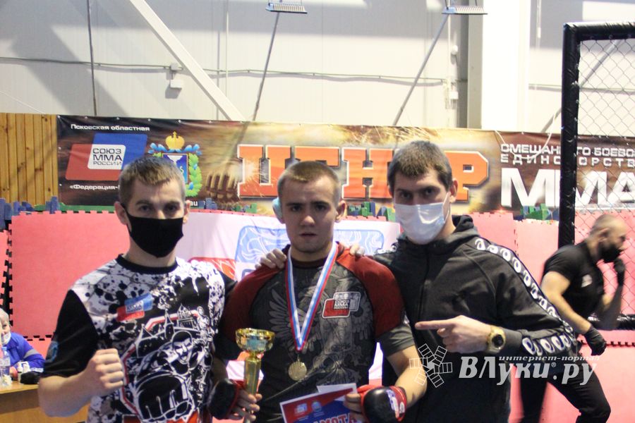 В Великих Луках прошел кубок по смешанному боевому единоборству (ФОТО)