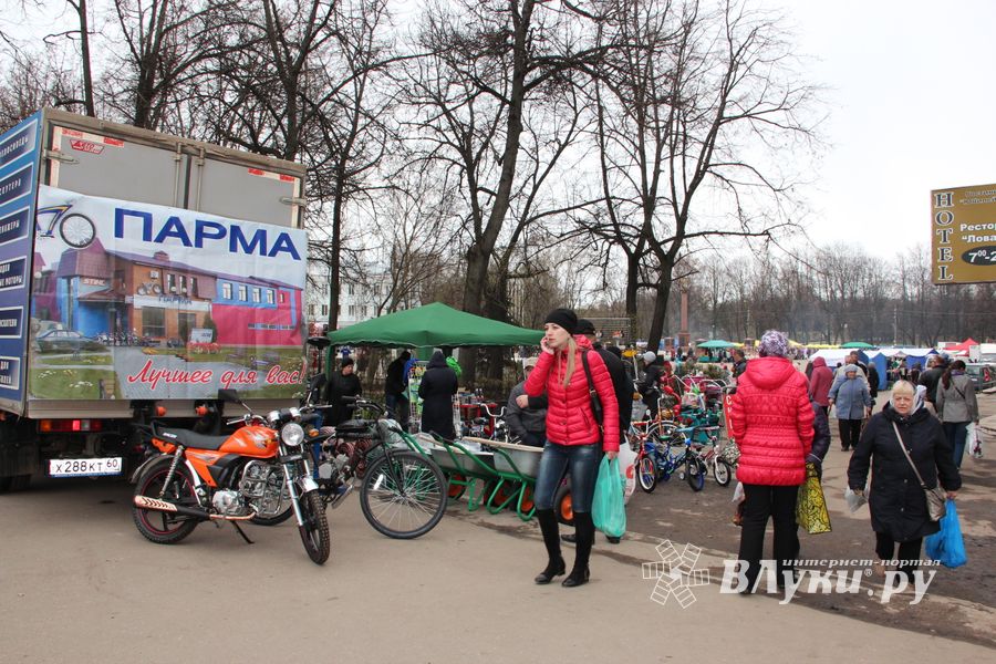 В Великих Луках проходит Весенняя ярмарка