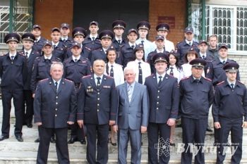 Сегодня молодые Псковские полицейские приняли присягу (фото)