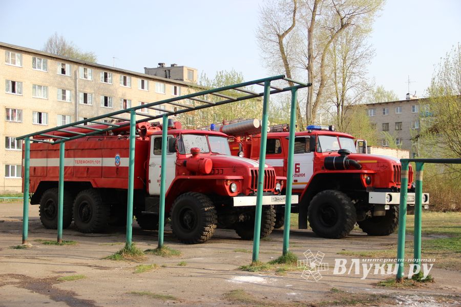 На пожаре в пр. Нелидовском ликвидировали открытое горение (ФОТО)