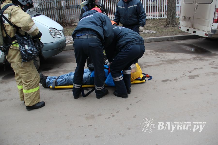 В Великих Луках «захватили заложников» (фото)