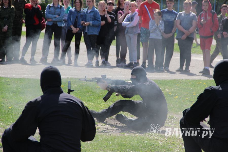 Спецназ «разгромил» на Дятлинке «банду»