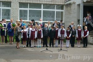 «Последний звонок» в школах Великих Лук